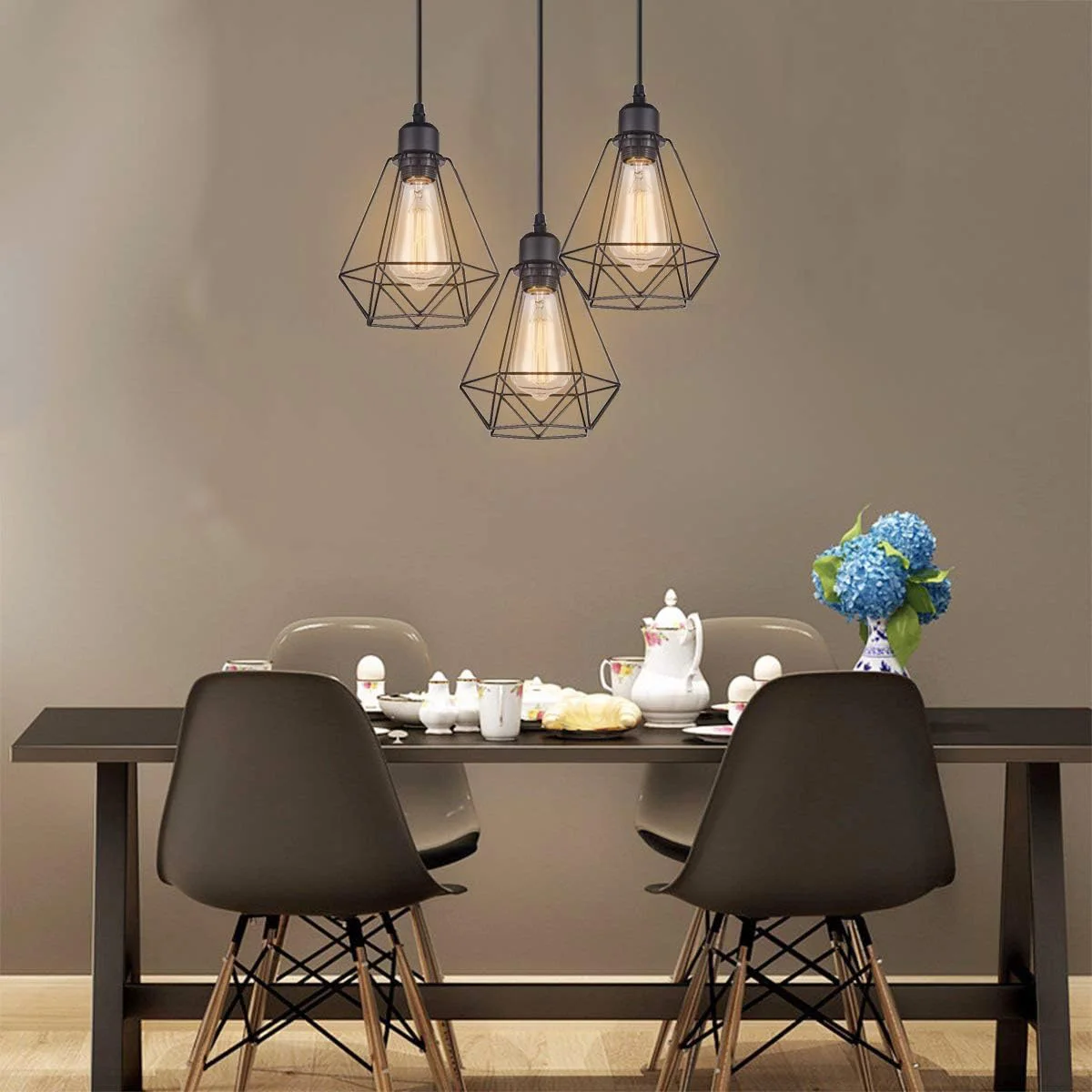 Suspension Industrielle "Diamant" – Trio de Luminaires en Métal Noir – Image 3